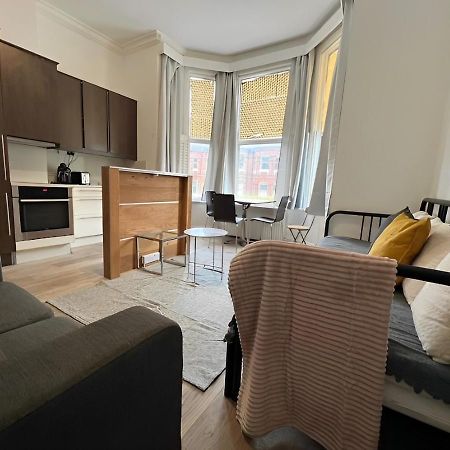 Nice Studio Shepherd'S Bush London Near Everything ภายนอก รูปภาพ